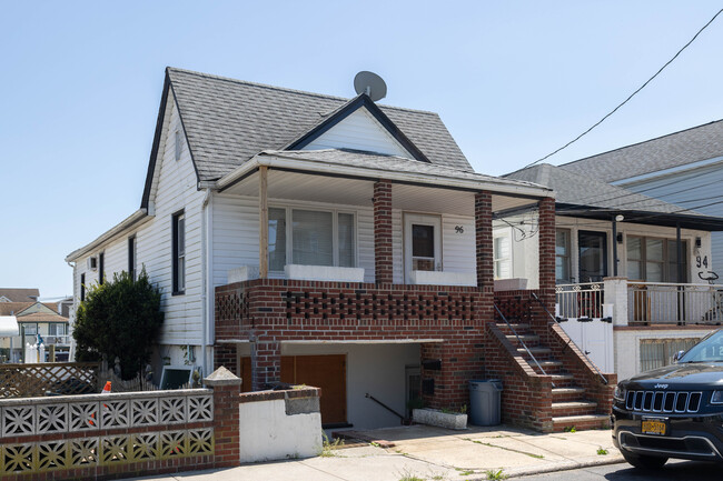 98 Gotham Ave in Brooklyn, NY - Building Photo - Building Photo