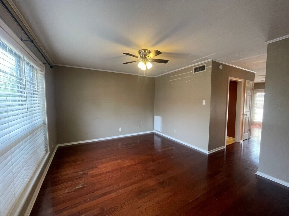 1820 E Kings Hwy in Shreveport, LA - Building Photo