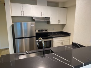 334 Wells Ave S, Unit 101 in Renton, WA - Building Photo - Building Photo