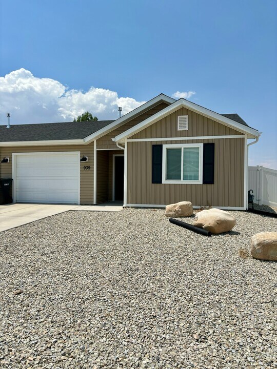 939 Ironwood Dr in Cedar City, UT - Foto de edificio