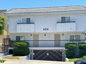 434 E Tujunga Ave in Burbank, CA - Building Photo