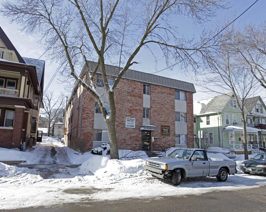 130 N Hancock St in Madison, WI - Building Photo