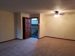 462 Newport Dr in Orange Park, FL - Foto de edificio - Building Photo