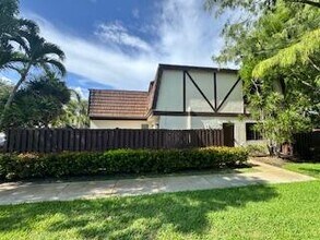 144 Weybridge Cir in Royal Palm Beach, FL - Building Photo - Building Photo