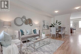 275 Bloomington Rd in Richmond Hill, ON - Building Photo - Building Photo
