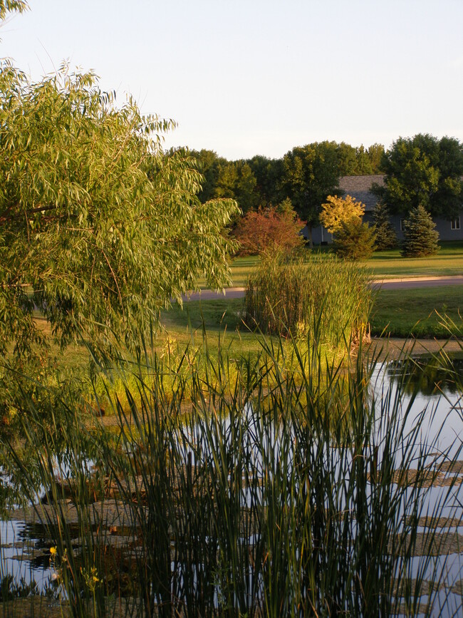 Williow Trail in Brookings, SD - Foto de edificio - Building Photo