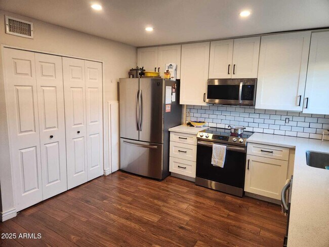 1379 N 44th St in Phoenix, AZ - Building Photo - Building Photo