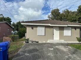 6309A Eaton St in Hollywood, FL - Building Photo