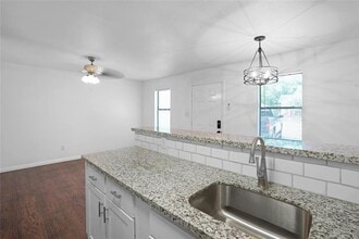 737 Neyland St in Houston, TX - Building Photo - Building Photo
