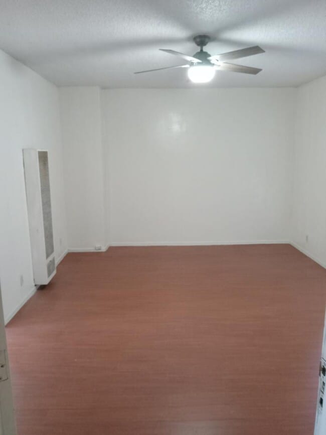 4720 S Normandie Ave, Unit #4