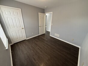 417 NW Woodbury Dr in Grain Valley, MO - Building Photo - Building Photo