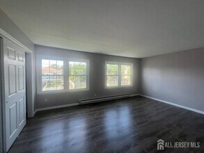 66 Battle Pl in Franklin Township, NJ - Building Photo - Building Photo