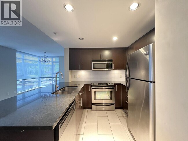 555 Delestre Ave in Coquitlam, BC - Building Photo - Building Photo