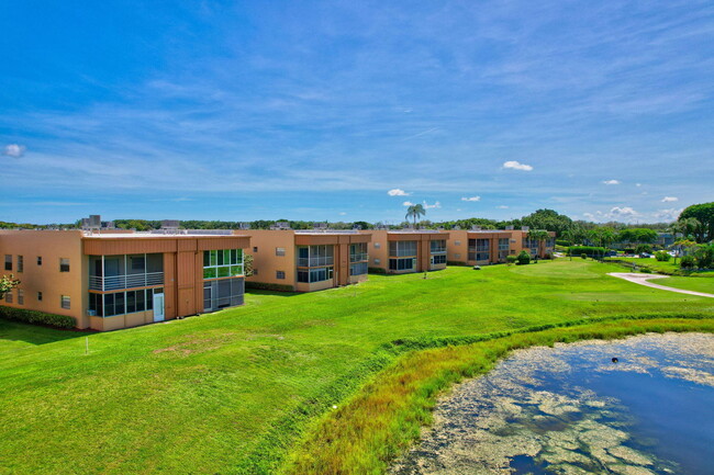 436 Flanders I in Delray Beach, FL - Foto de edificio - Building Photo