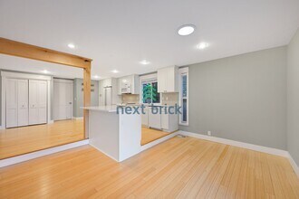 20010 Fremont Ave N in Shoreline, WA - Building Photo - Building Photo