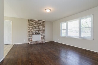 8001 E 91st Terrace in Kansas City, MO - Building Photo - Building Photo