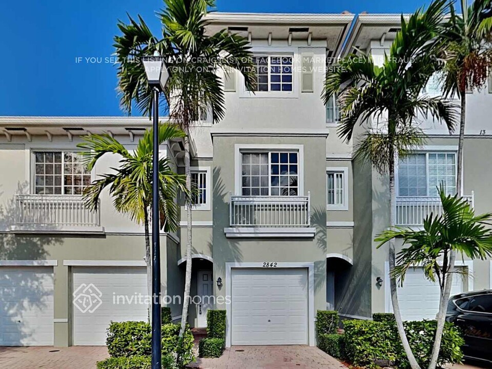 2842 SW 81st Ave in Miramar, FL - Building Photo