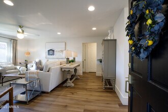4201 E Camelback Rd in Phoenix, AZ - Building Photo - Building Photo