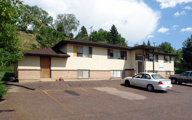 819 Fontmore Rd in Colorado Springs, CO - Building Photo - Building Photo