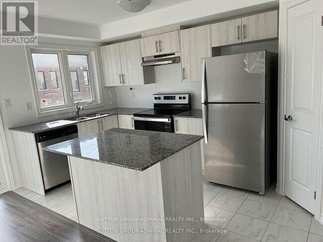12 Pumpkin Cor Cres in Barrie, ON - Building Photo - Building Photo