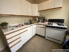 51 Linden St, Unit 15 in Boston, MA - Building Photo - Building Photo