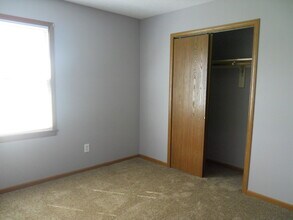 3608 Westridge Dr, Unit B in Lawrence, KS - Building Photo - Building Photo