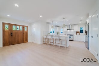 801 N Rios Ave in Solana Beach, CA - Building Photo - Building Photo