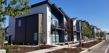 27 Elm in Redmond, OR - Foto de edificio - Building Photo