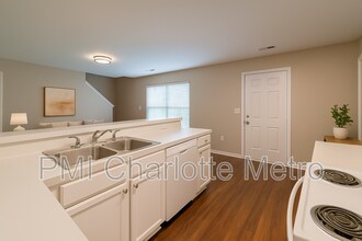 1525 Crandon Dr in Charlotte, NC - Building Photo - Building Photo