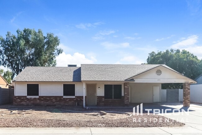 property at 8931 W Cinnabar Ave