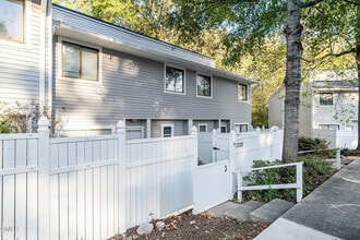 Room in Townhome on Sandy Creek Dr in Raleigh, NC - Building Photo - Building Photo