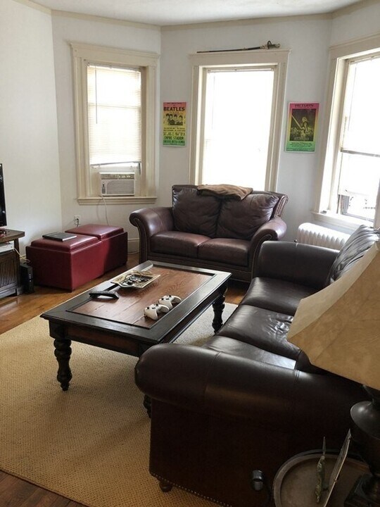 313 Allston St in Boston, MA - Foto de edificio