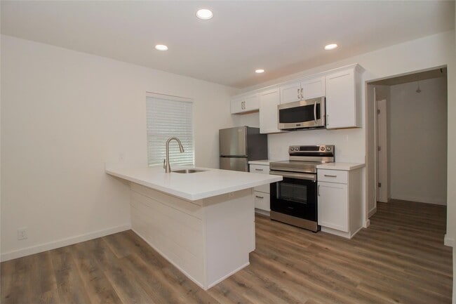 property at 7 Woody Creek Dr