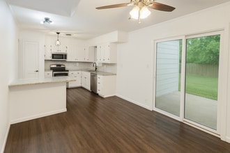 1703 W Hunt St in Sherman, TX - Building Photo - Building Photo