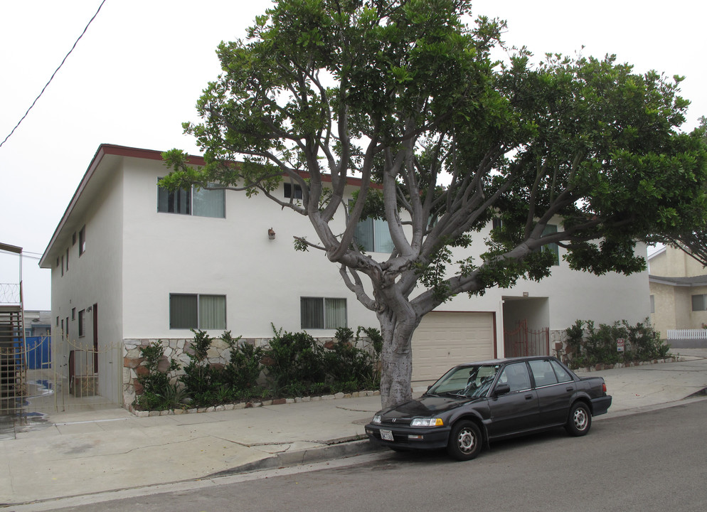 2214 S Leland St in San Pedro, CA - Foto de edificio