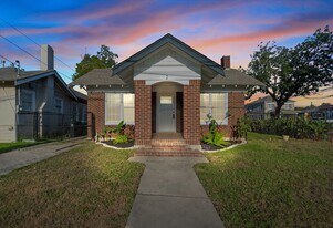 2 Jenkins St in Houston, TX - Building Photo
