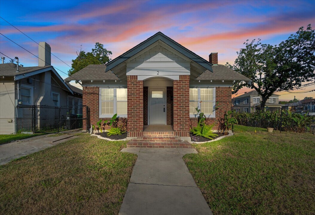 2 Jenkins St in Houston, TX - Building Photo