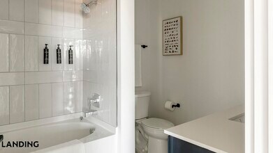 1007 S Mint St, Unit 710 in Charlotte, NC - Foto de edificio - Building Photo