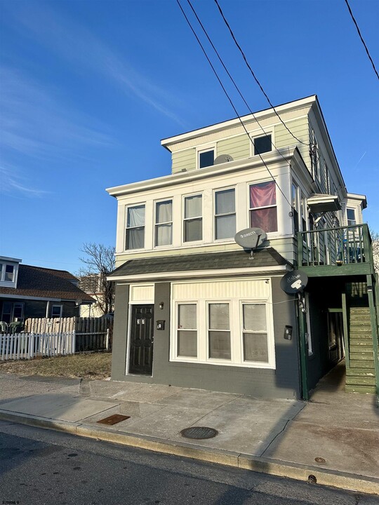 37 N Massachusetts Ave in Atlantic City, NJ - Building Photo