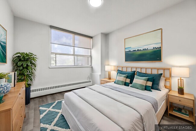 65 Thorncliffe Park Dr in Toronto, ON - Building Photo - Building Photo