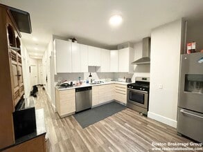 45 Crescent Ave, Unit 1 in Boston, MA - Foto de edificio - Building Photo