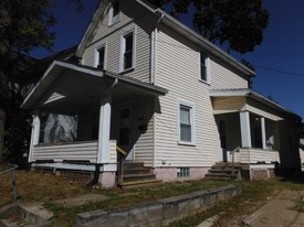 1418 Woodland Ave NW in Canton, OH - Building Photo