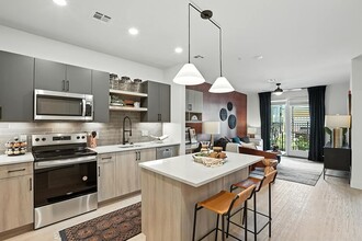 Station 316 Apartments in Woburn, MA - Foto de edificio - Building Photo