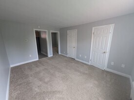 15-25-25 Forrest Dr in Rensselaer, NY - Building Photo