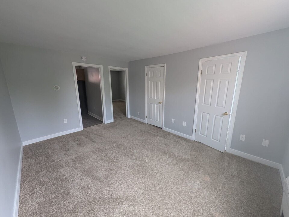 15-25-25 Forrest Dr in Rensselaer, NY - Building Photo