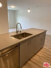 6640 Woodley Ave in Los Angeles, CA - Foto de edificio - Building Photo