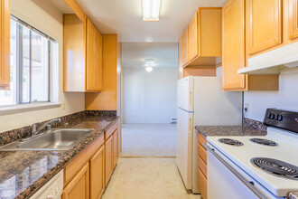 Royal Ambassador Apartments in Santa Clara, CA - Building Photo - Interior Photo