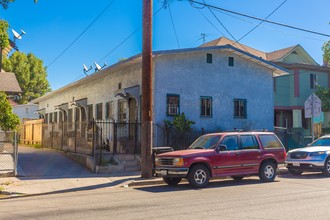 313 E 36th St in Los Angeles, CA - Building Photo - Building Photo