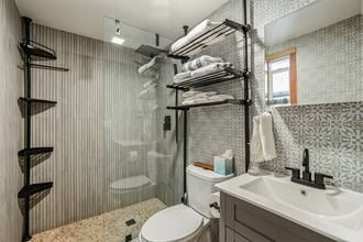 14082 Woodland Dr in Guerneville, CA - Foto de edificio - Building Photo