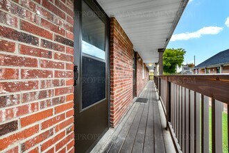 1002 E Main St, Unit 21 in New Albany, IN - Building Photo - Building Photo